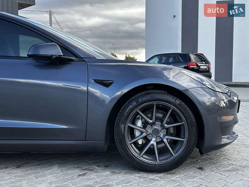 Седан Tesla Model 3 2022 в Львові