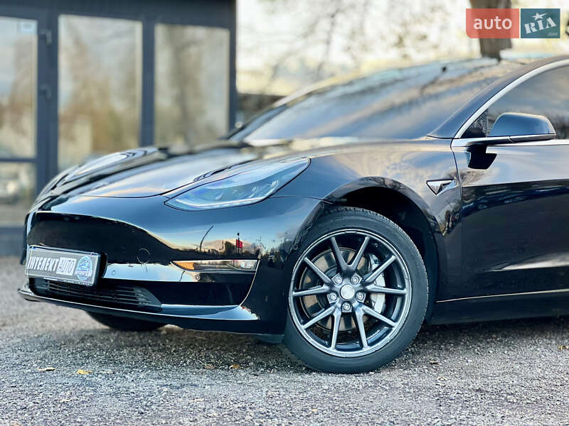 Седан Tesla Model 3 2019 в Києві