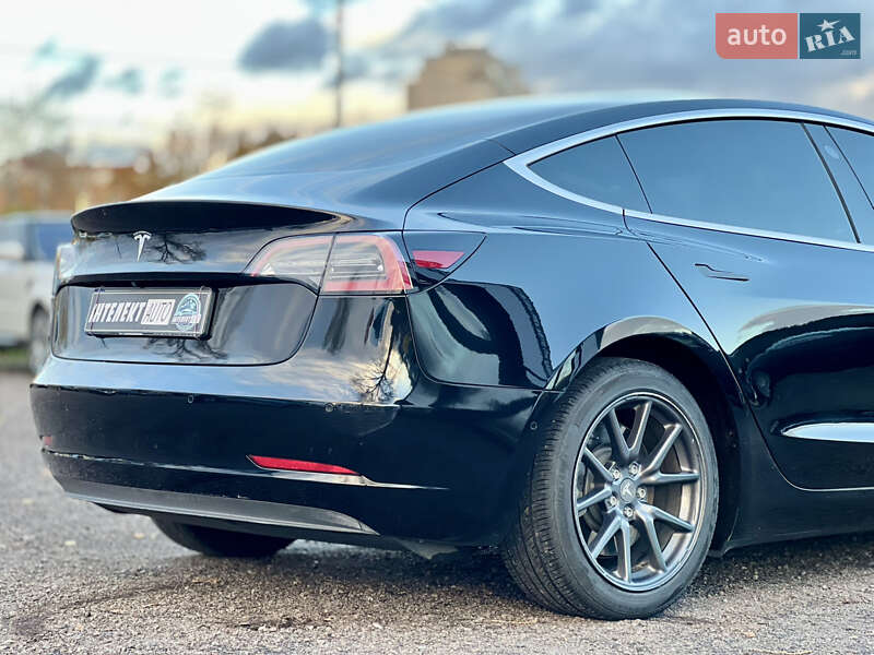 Седан Tesla Model 3 2019 в Києві