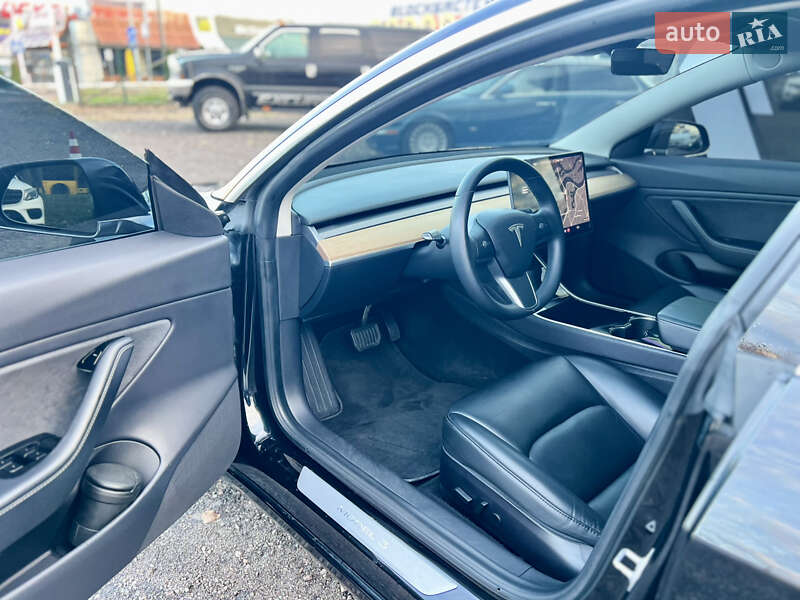 Седан Tesla Model 3 2019 в Києві