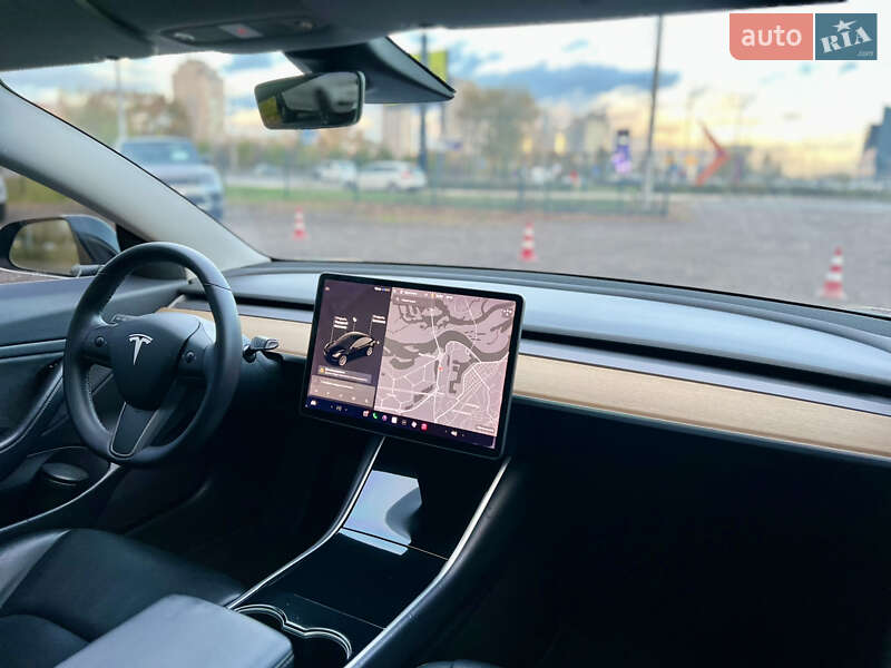 Седан Tesla Model 3 2019 в Києві