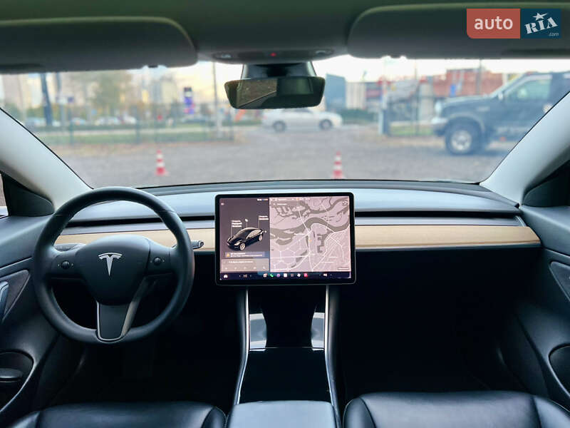 Седан Tesla Model 3 2019 в Києві