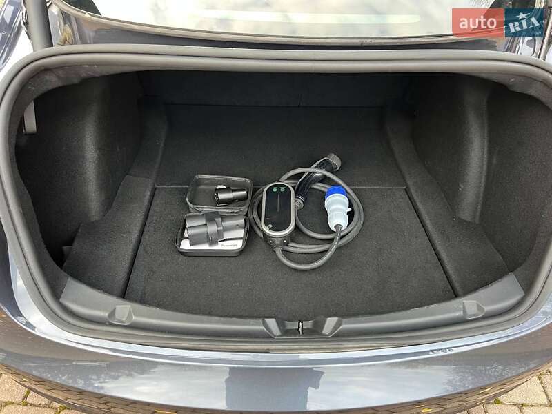 Седан Tesla Model 3 2023 в Виннице