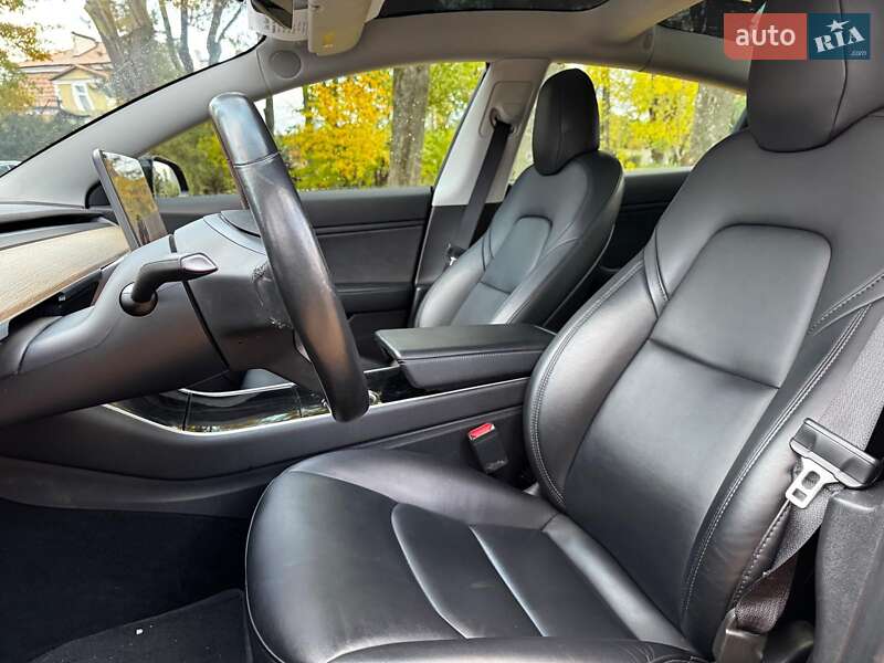 Седан Tesla Model 3 2019 в Киеве