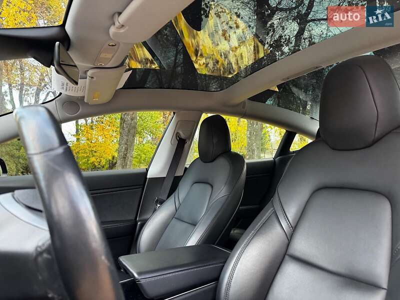 Седан Tesla Model 3 2019 в Киеве