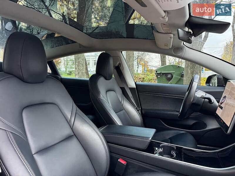 Седан Tesla Model 3 2019 в Киеве