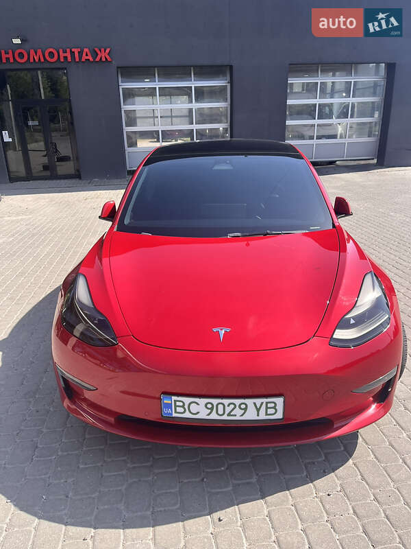 Седан Tesla Model 3 2022 в Львове