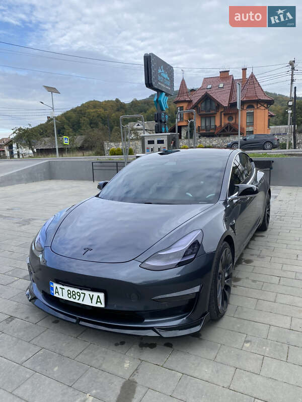 Седан Tesla Model 3 2018 в Ивано-Франковске