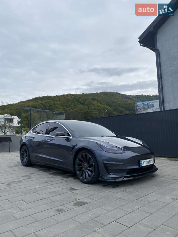 Седан Tesla Model 3 2018 в Ивано-Франковске