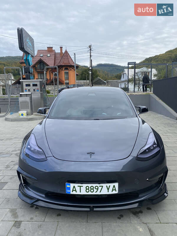 Седан Tesla Model 3 2018 в Ивано-Франковске