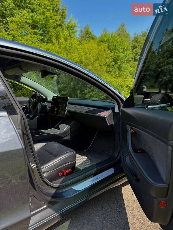 Седан Tesla Model 3 2018 в Ивано-Франковске