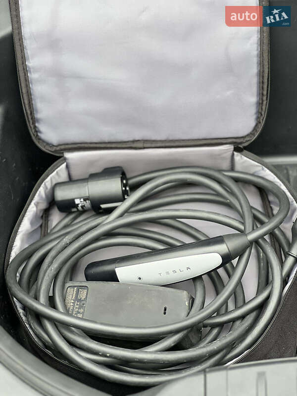 Седан Tesla Model 3 2021 в Києві