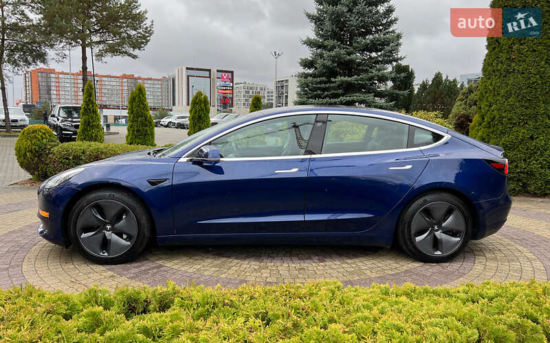 Седан Tesla Model 3 2019 в Львові
