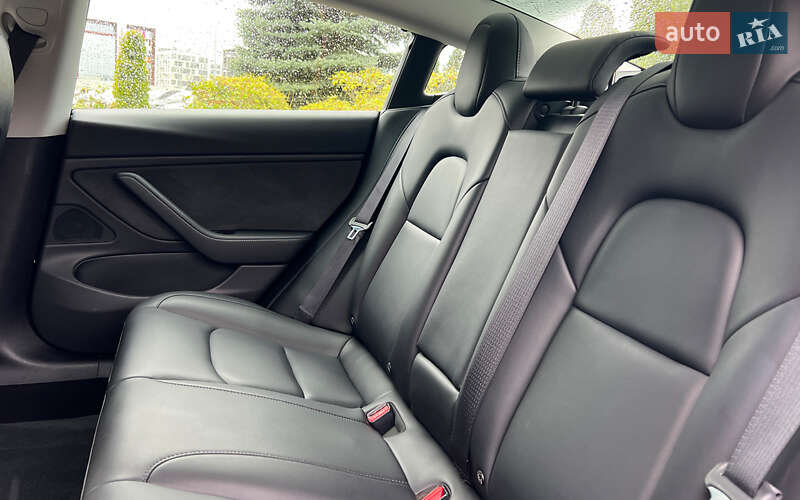 Седан Tesla Model 3 2019 в Львові