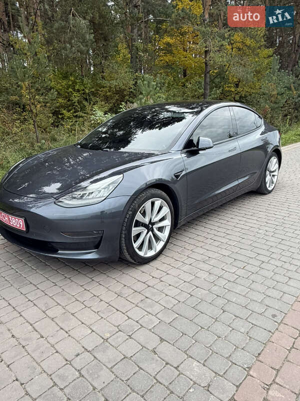 Седан Tesla Model 3 2021 в Львове