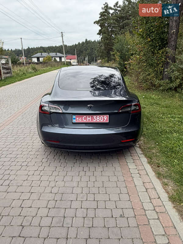 Седан Tesla Model 3 2021 в Львове