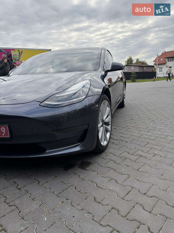 Седан Tesla Model 3 2021 в Львове