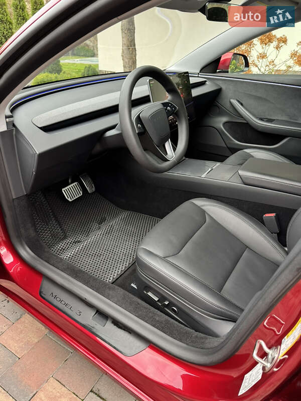 Седан Tesla Model 3 2024 в Ивано-Франковске