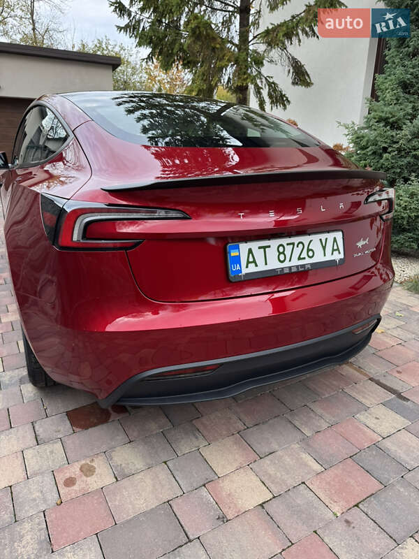 Седан Tesla Model 3 2024 в Ивано-Франковске