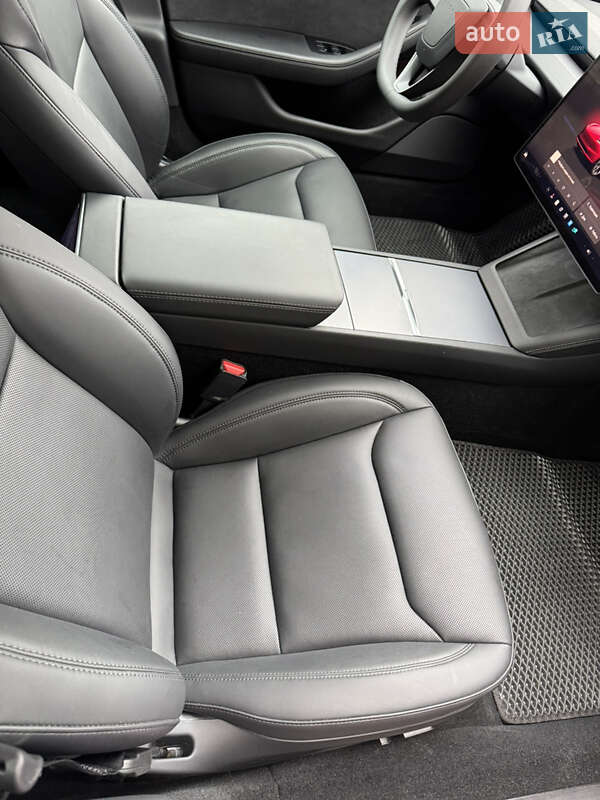 Седан Tesla Model 3 2024 в Ивано-Франковске