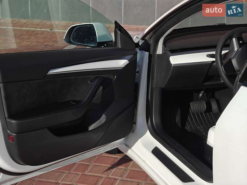 Седан Tesla Model 3 2021 в Одессе