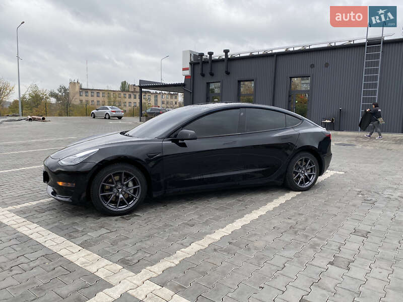 Седан Tesla Model 3 2020 в Кривому Розі