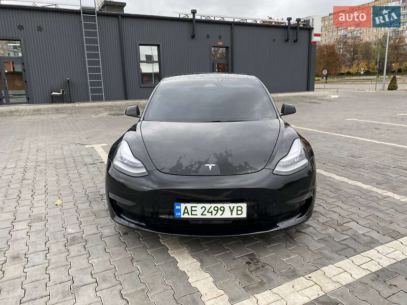 Седан Tesla Model 3 2020 в Кривому Розі