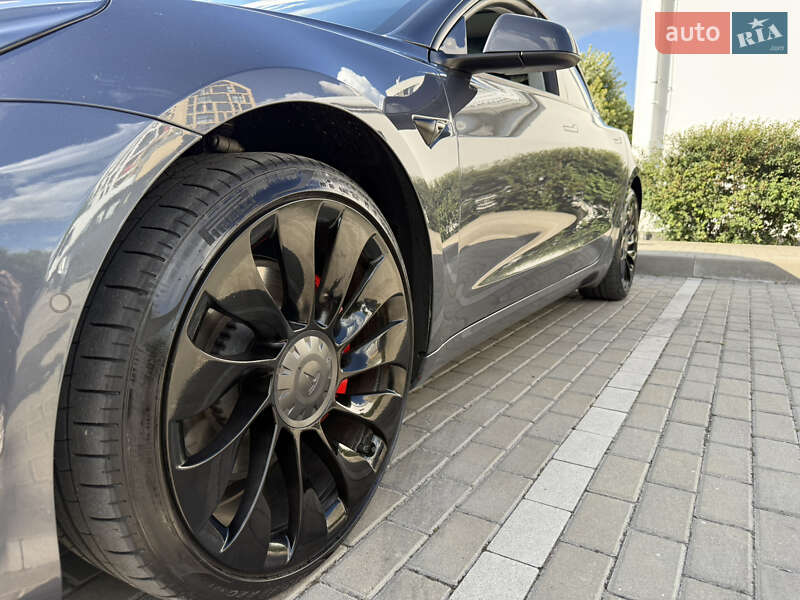 Седан Tesla Model 3 2022 в Києві