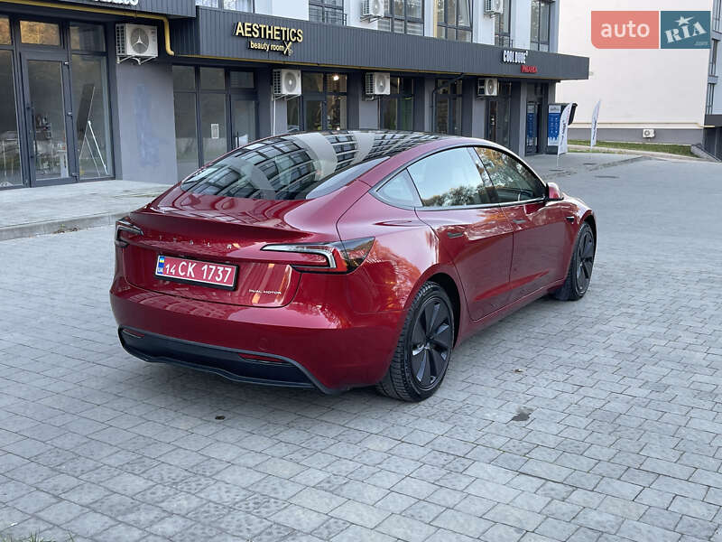 Седан Tesla Model 3 2024 в Новояворовске
