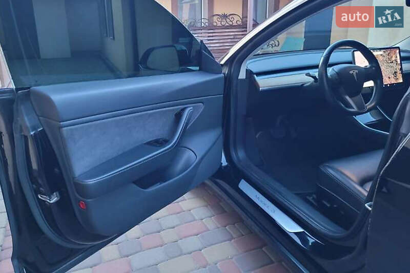 Седан Tesla Model 3 2019 в Києві