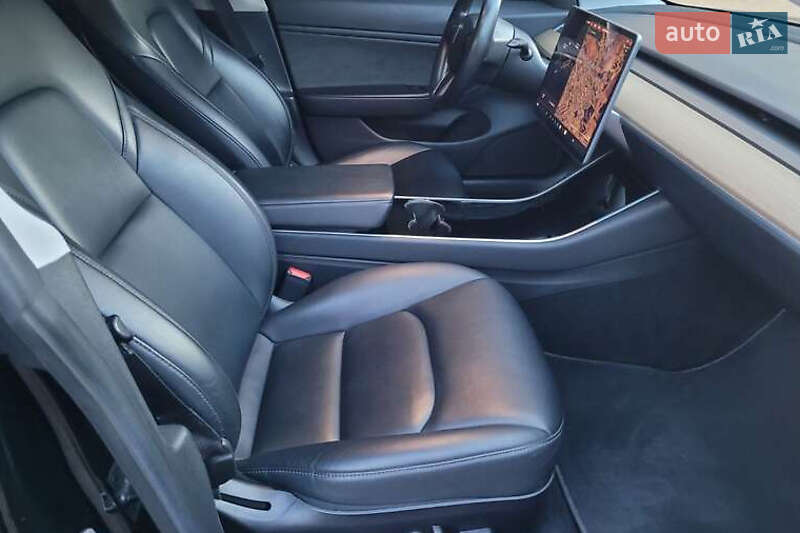 Седан Tesla Model 3 2019 в Києві