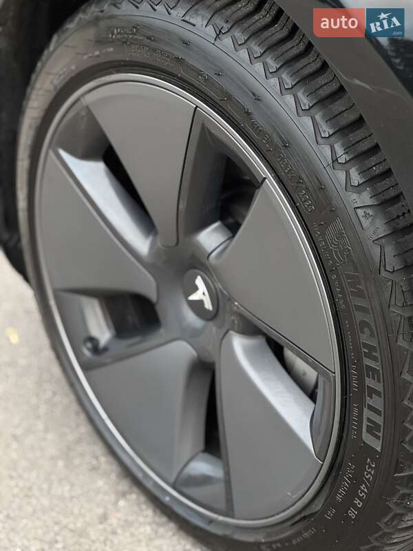 Седан Tesla Model 3 2020 в Киеве