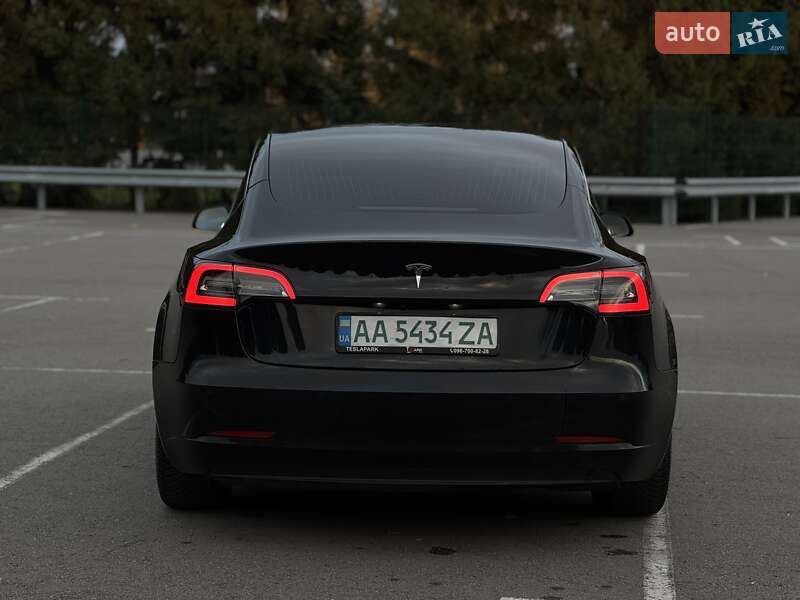 Седан Tesla Model 3 2020 в Киеве