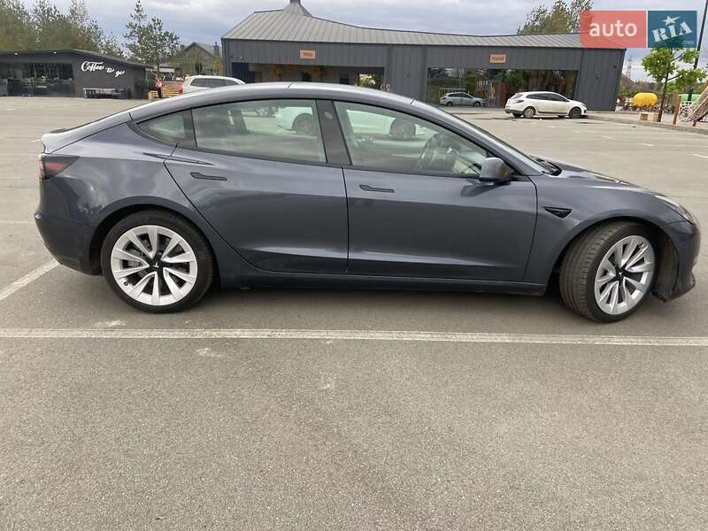 Седан Tesla Model 3 2022 в Києві