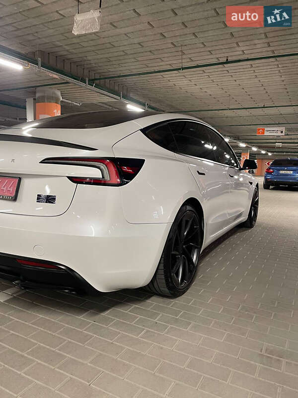 Седан Tesla Model 3 2024 в Києві