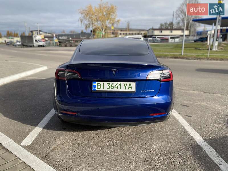 Седан Tesla Model 3 2022 в Кременчуге