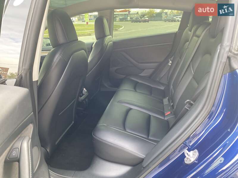 Седан Tesla Model 3 2022 в Кременчуге