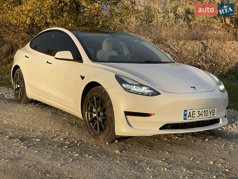 Седан Tesla Model 3 2022 в Днепре