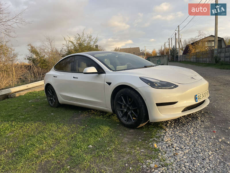Седан Tesla Model 3 2022 в Днепре