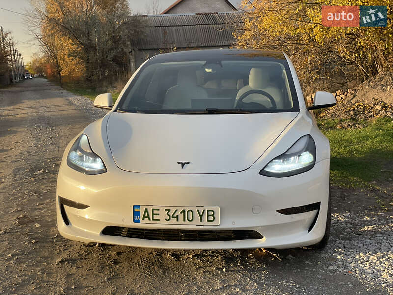 Седан Tesla Model 3 2022 в Днепре