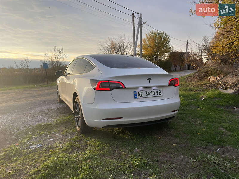 Седан Tesla Model 3 2022 в Днепре