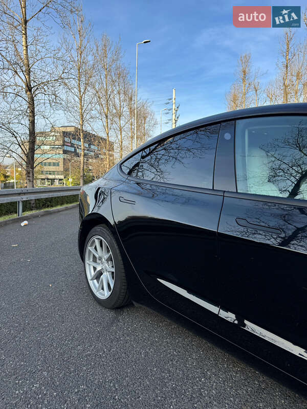 Седан Tesla Model 3 2021 в Івано-Франківську