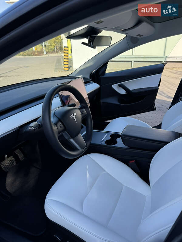 Седан Tesla Model 3 2021 в Івано-Франківську