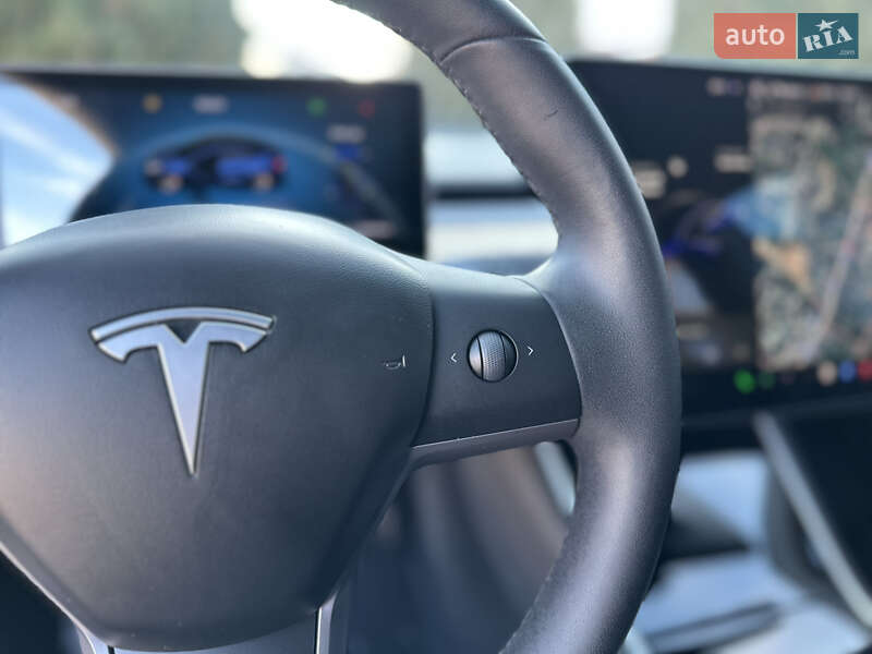 Седан Tesla Model 3 2020 в Стрию