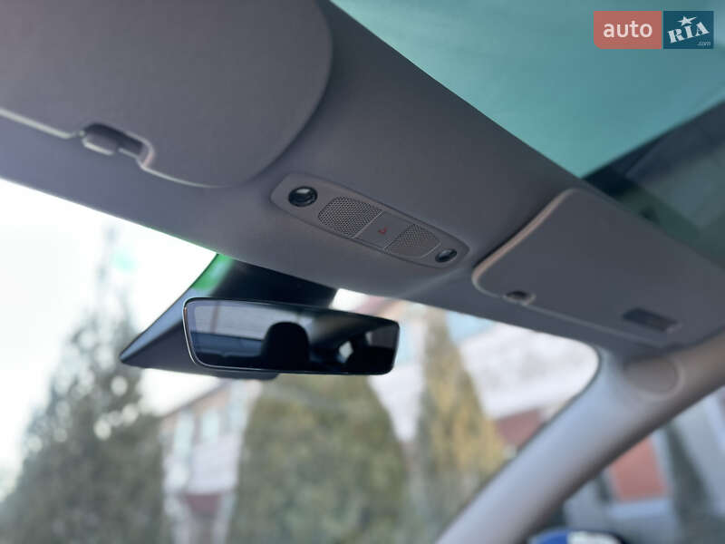 Седан Tesla Model 3 2020 в Стрию