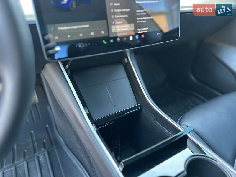 Седан Tesla Model 3 2020 в Стрию