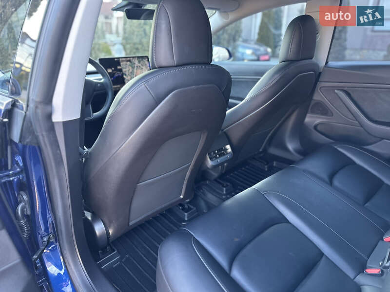 Седан Tesla Model 3 2020 в Стрию