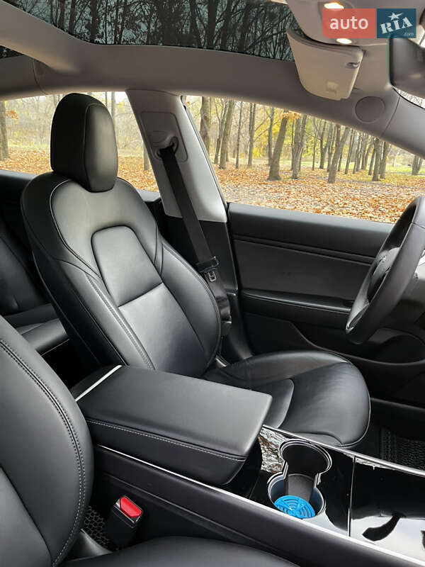 Седан Tesla Model 3 2019 в Харкові