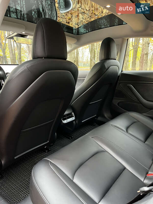 Седан Tesla Model 3 2019 в Харкові