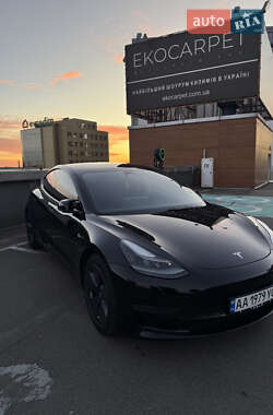 Седан Tesla Model 3 2021 в Киеве